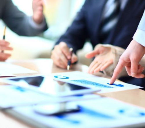 AI服務器收入激增，工業富聯業績靚麗，但行業價格戰風險隱現